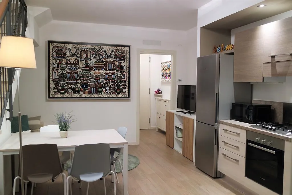 Aurora Tower Apartment シルミオーネ