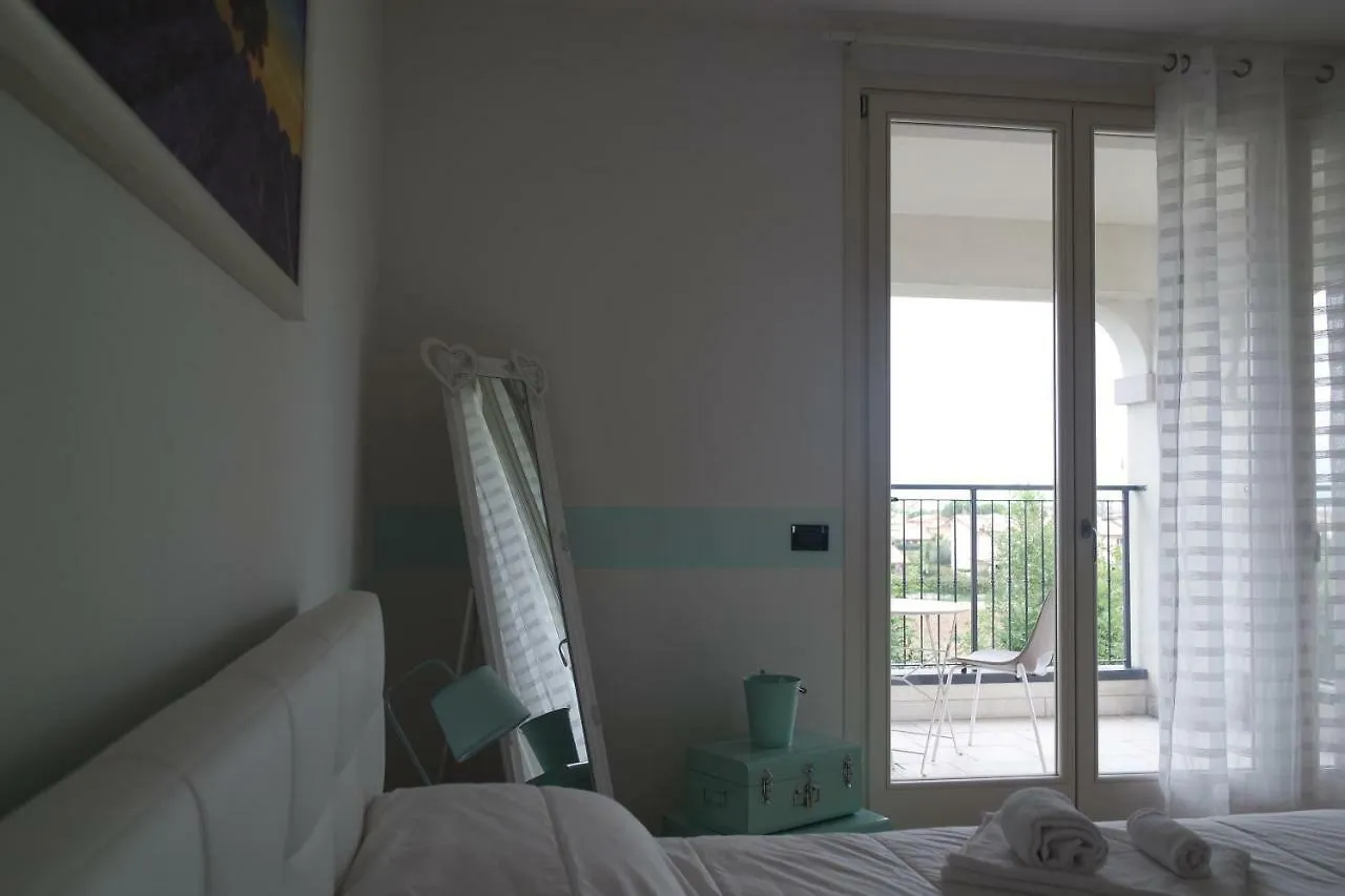 Aurora Tower Apartment シルミオーネ