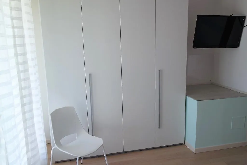 Aurora Tower Apartment 시르미오네