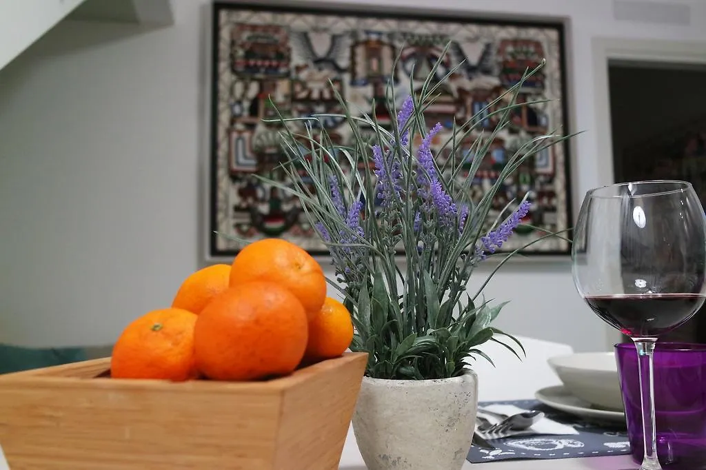 Aurora Tower Apartment 시르미오네