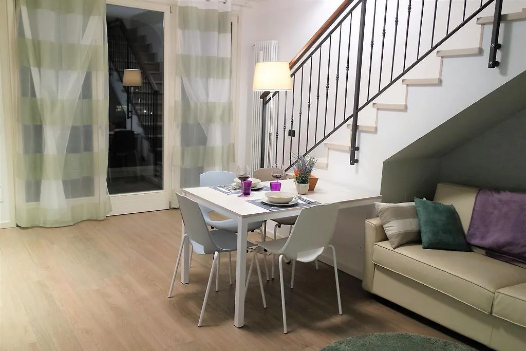 Aurora Tower Apartment 시르미오네