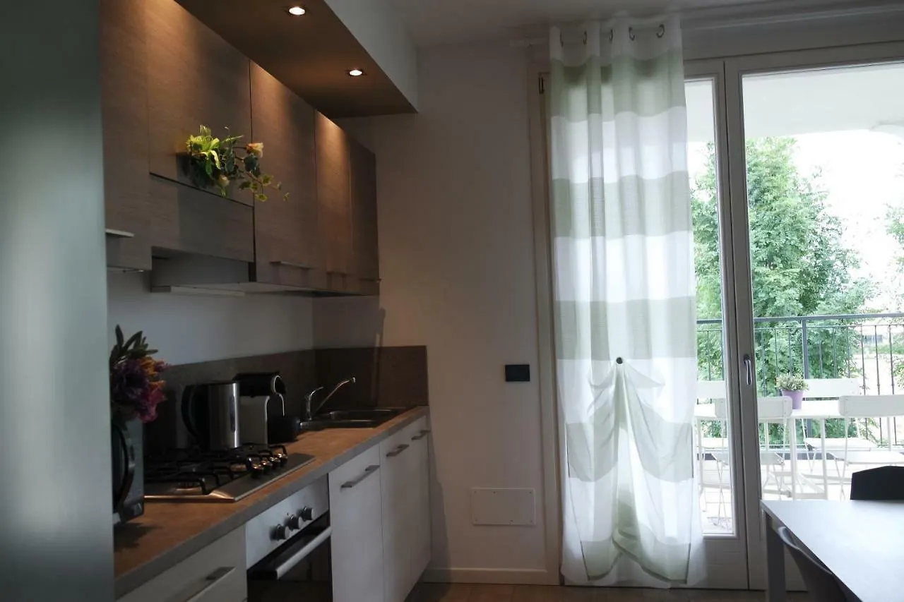 Aurora Tower Apartment 시르미오네